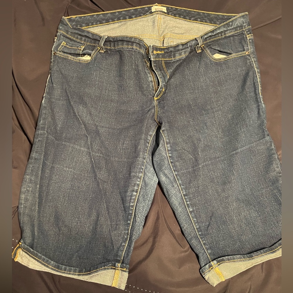 Old Navy Bermuda Shorts Size 22